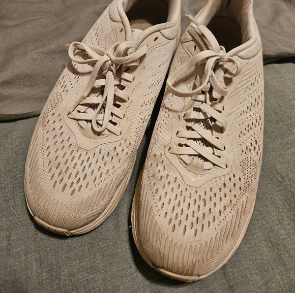 Hoka white cliffton shoes - Picture 3 of 6